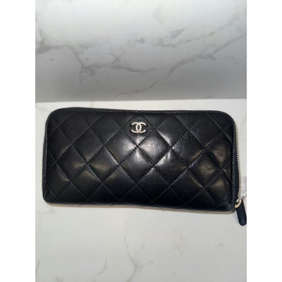 Chanel Quilted Wallet - Good Condition with Dustbag, Card, and Receipt - Picture 1 of 6